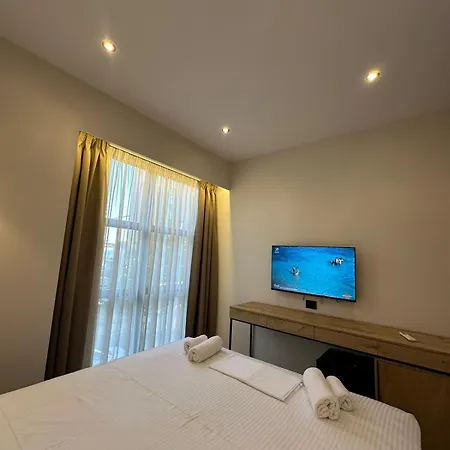 Durres Apartment Hotel 3*